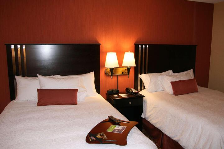 2 Queen Beds (1 of 3)