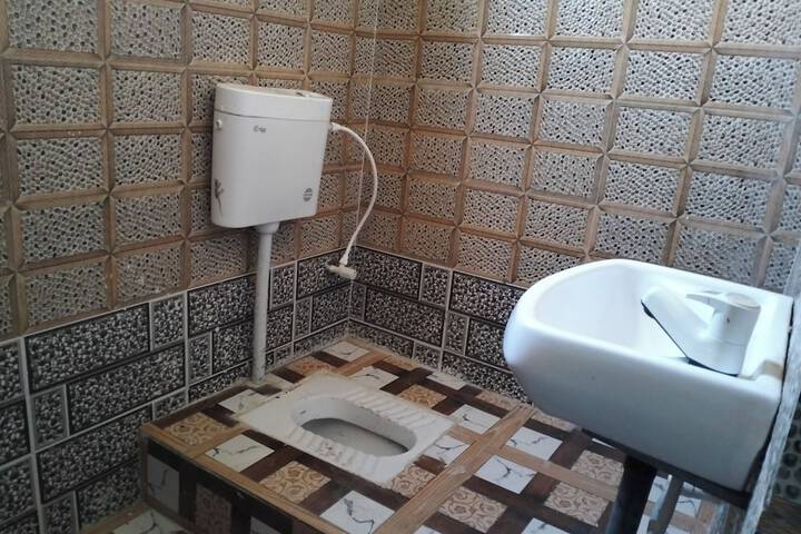 Room 5 of 6