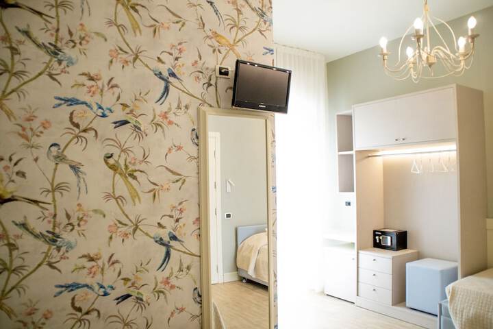 Room 13 of 87