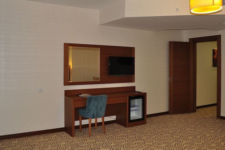 Room 11 of 31