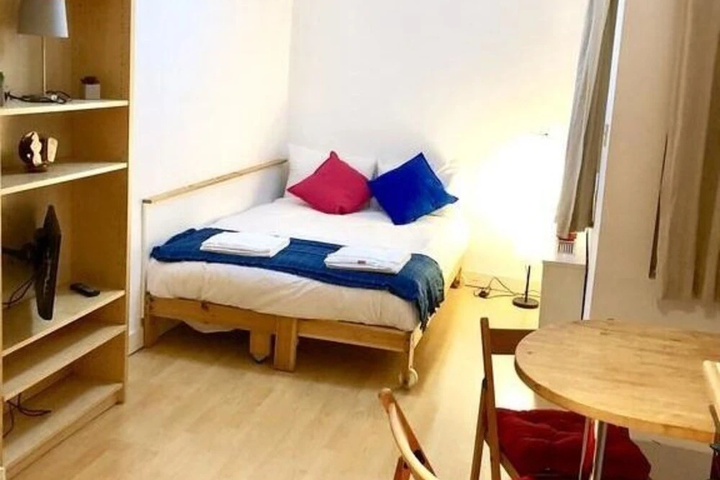 Room 4 of 10