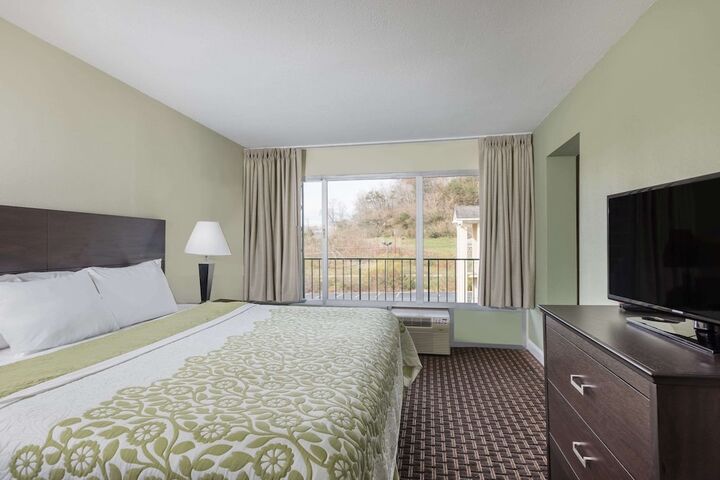 1 King Bed (10 of 12)
