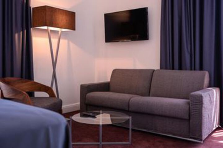Room 93 of 112