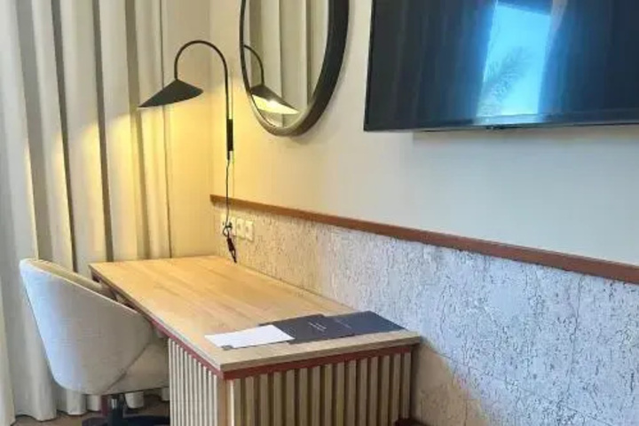 Room 9 of 28