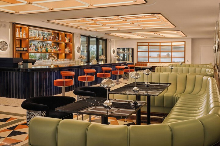 Lounge 134 of 146
