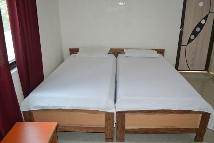 Room 12 of 24