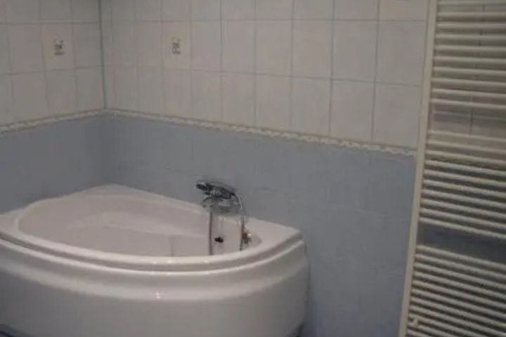 Room 9 of 13