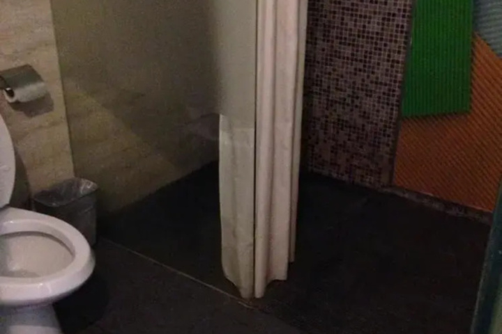 Room 8 of 10