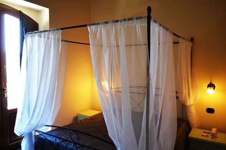 Room 12 of 24