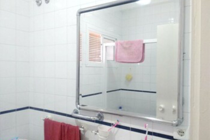 Room 4 of 18