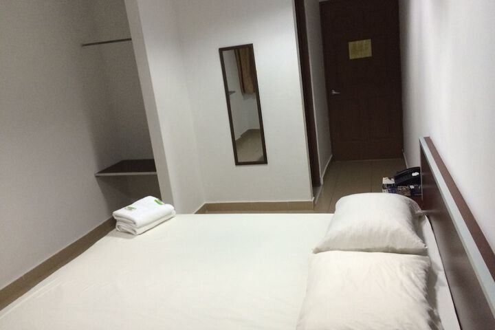 Room 10 of 30