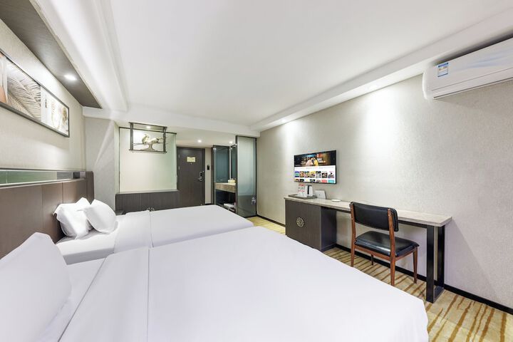 Room 26 of 53