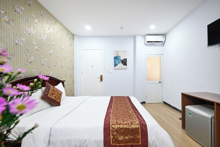 Room 6 of 16