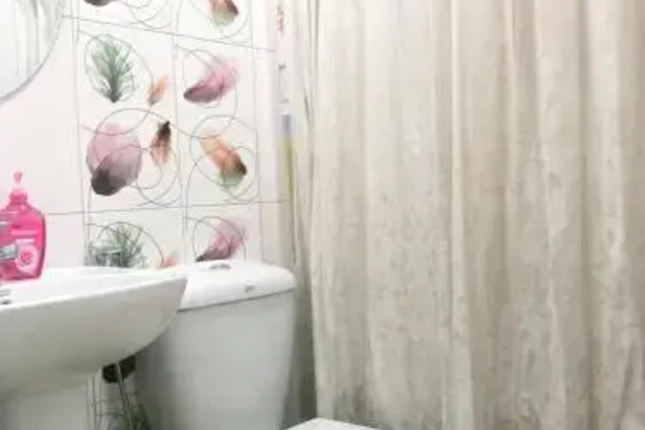 Room 8 of 12