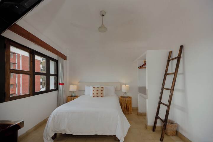 Room 43 of 193