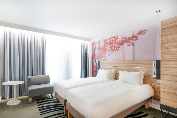 Room 4 of 119