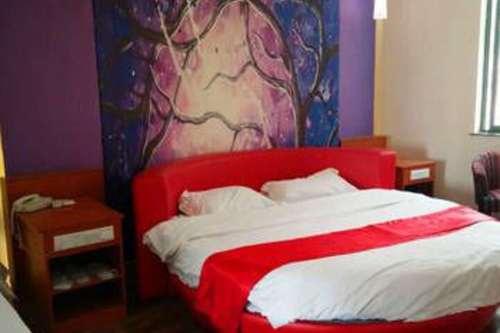 Room 2 of 8