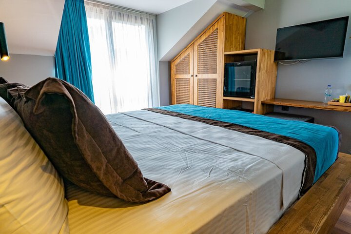 Room 5 of 89