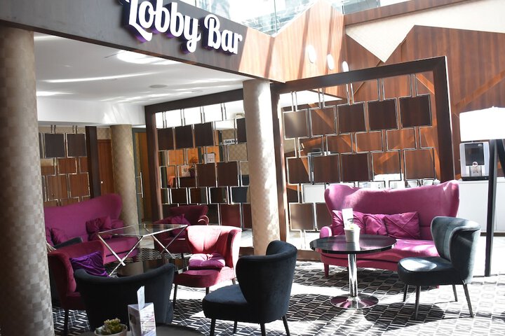 Lounge 52 of 70