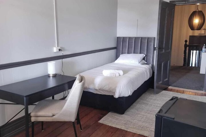 Room 4 of 6