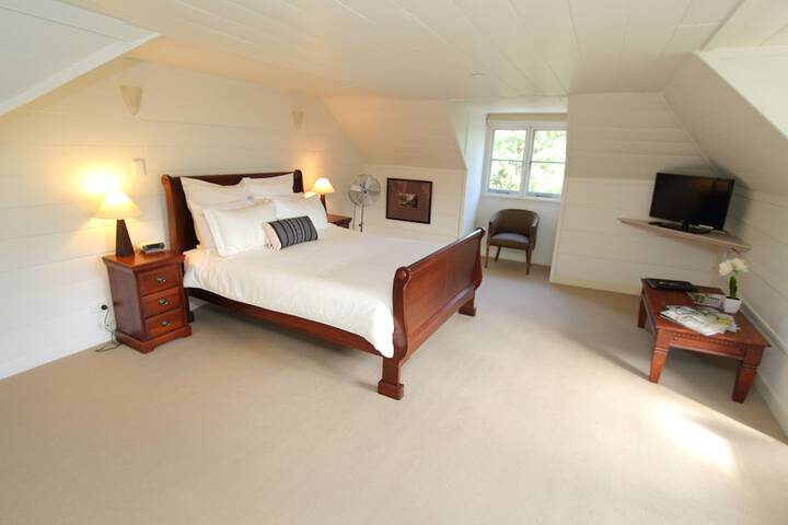 Room 3 of 36