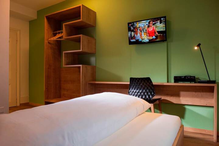 Room 10 of 67