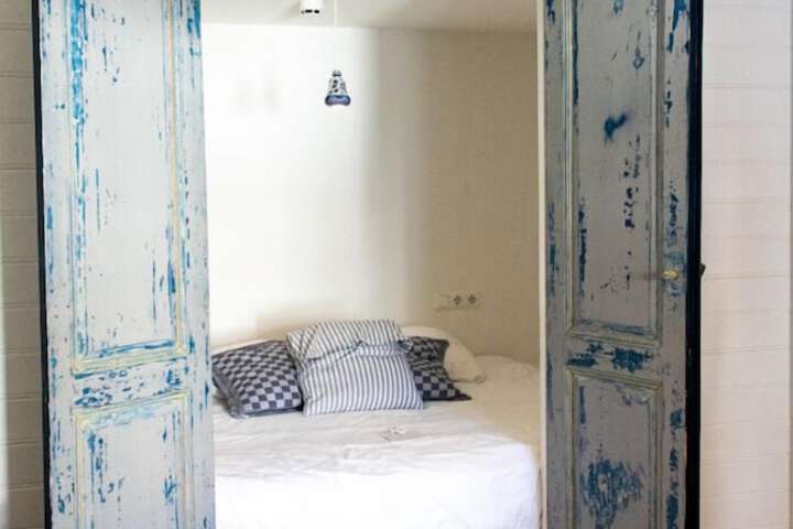 Room 27 of 42