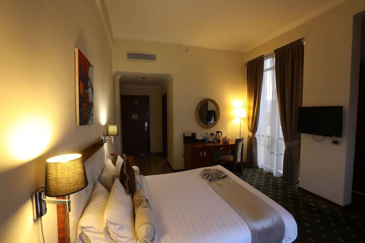 Kenenisa.. Oasis International Hotel