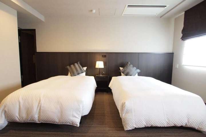 Room 12 of 26