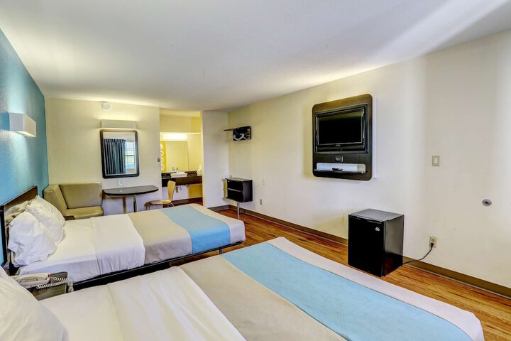 2 Queen Beds (9 of 28)