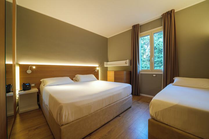 Room 4 of 36