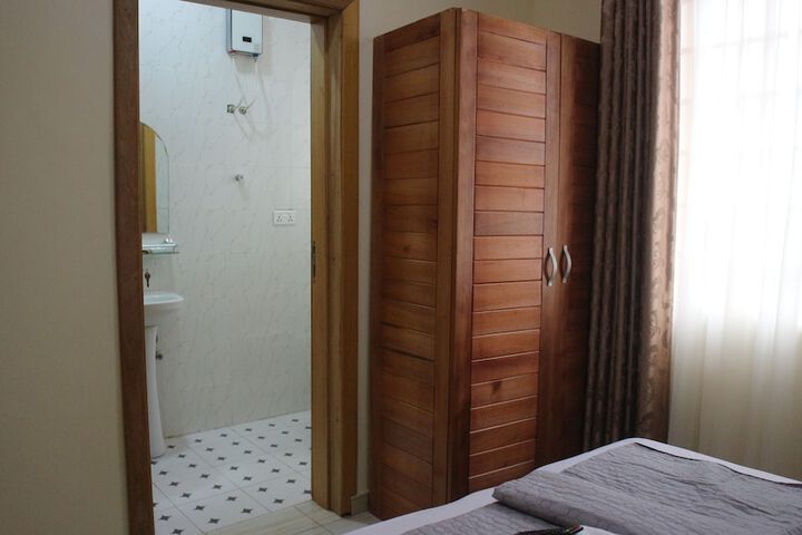 Room 4 of 25