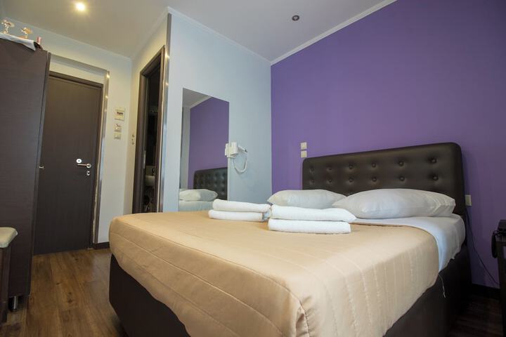 Room 9 of 32