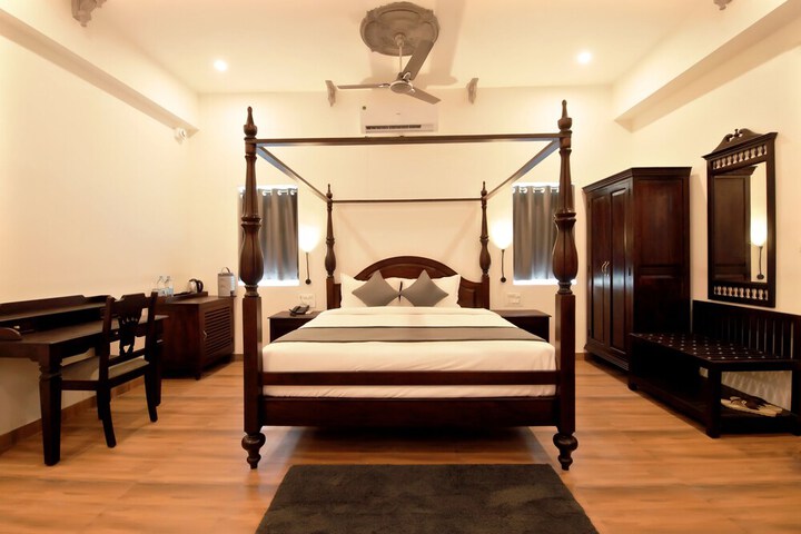 Room 10 of 32