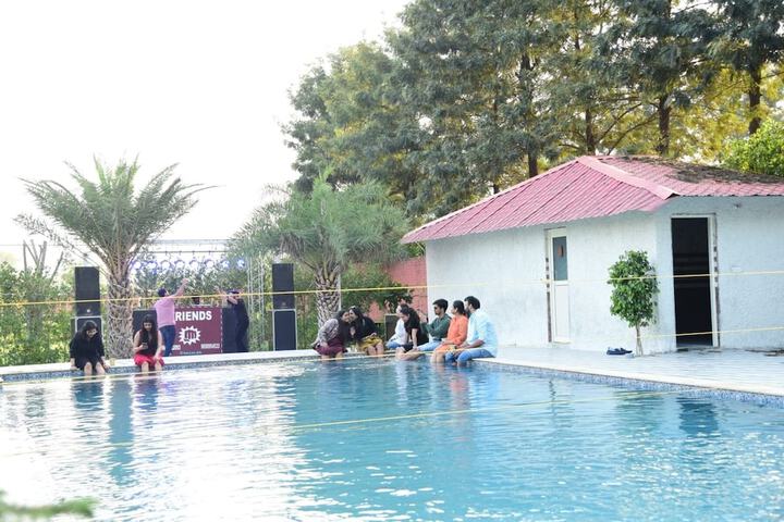 Pool 25 of 36