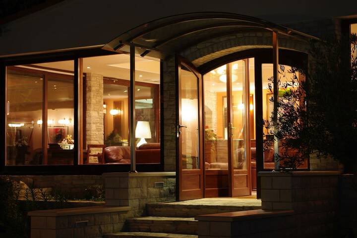 Hotel 32 of 36