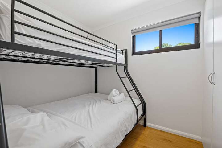 Room 5 of 93