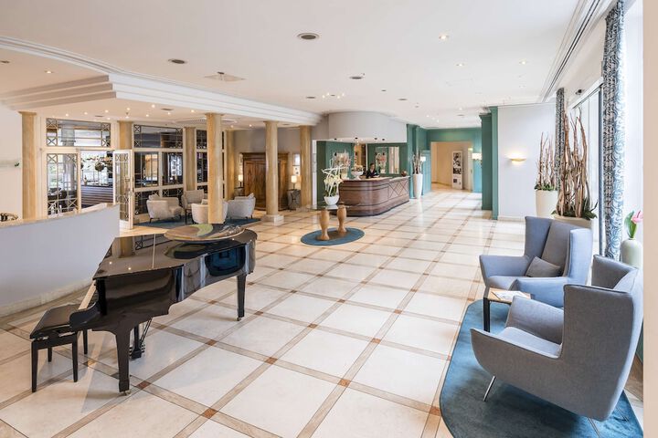 Guest Lobby