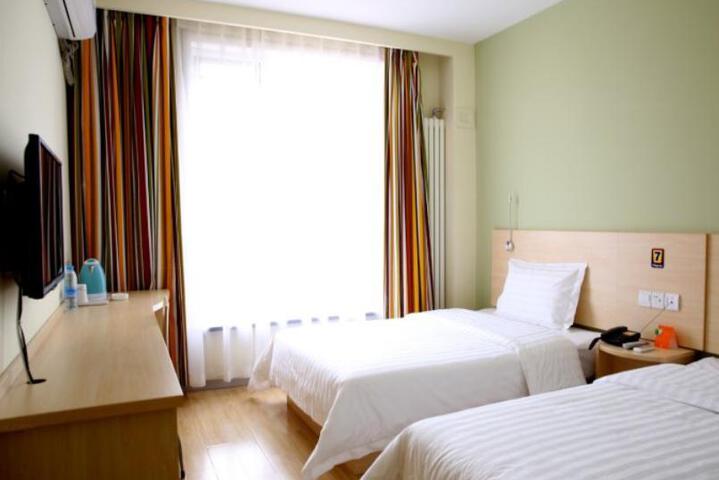 Room 4 of 8