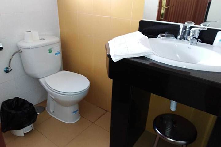 Room 8 of 10
