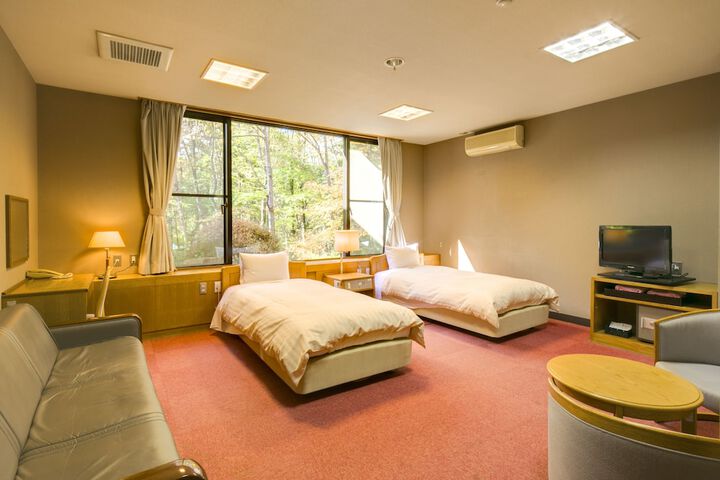 Room 9 of 34