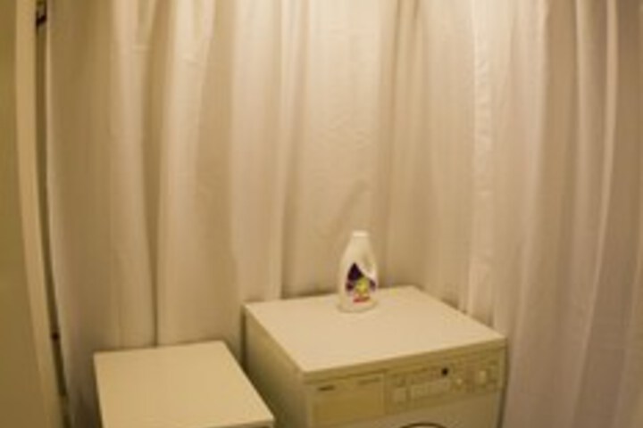 Room 4 of 10