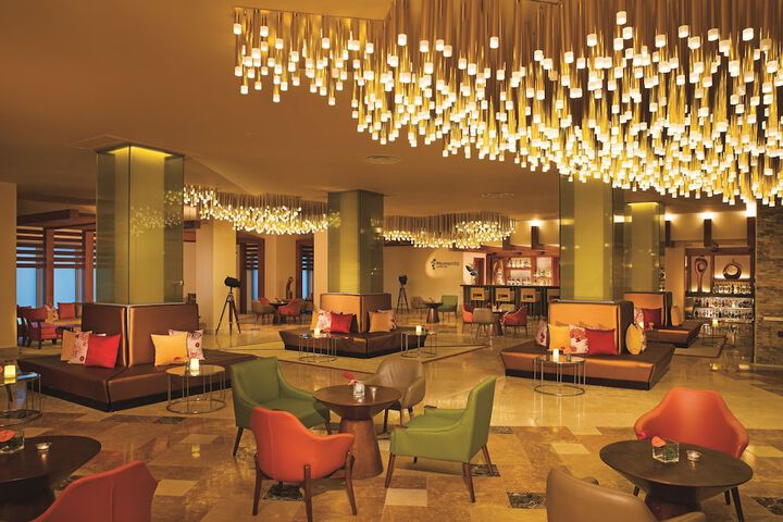 Lounge 75 of 84