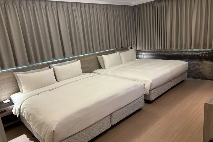Room 33 of 77