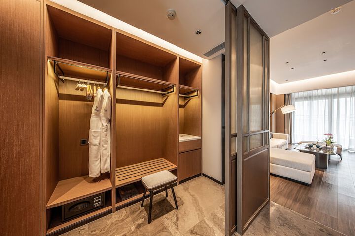 Room 30 of 51