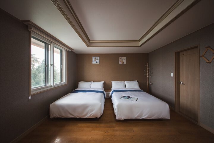 Room 16 of 80