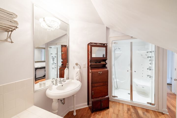 Room 43 of 51