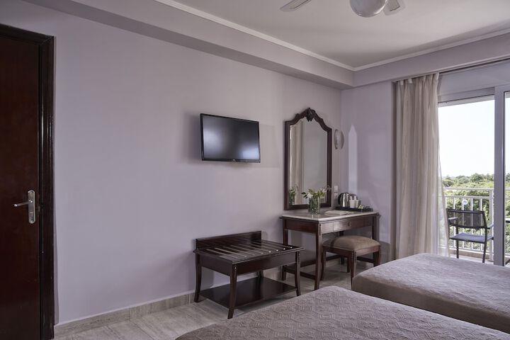 Room 5 of 79