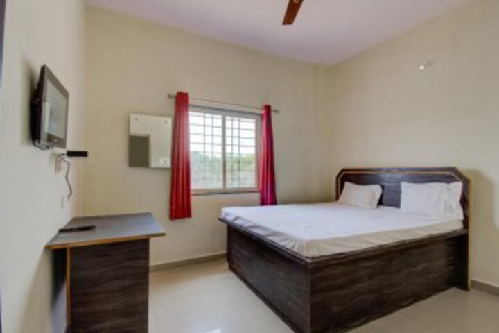 SPOT ON 71130 Hotel Shiv Krupa
