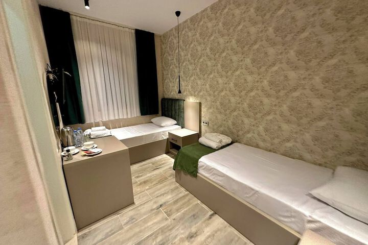 Room 9 of 13